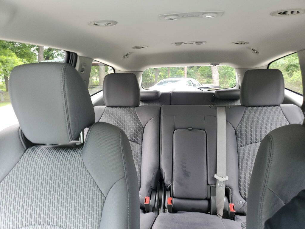 Used 2011 Chevrolet Traverse LS FWD image 32