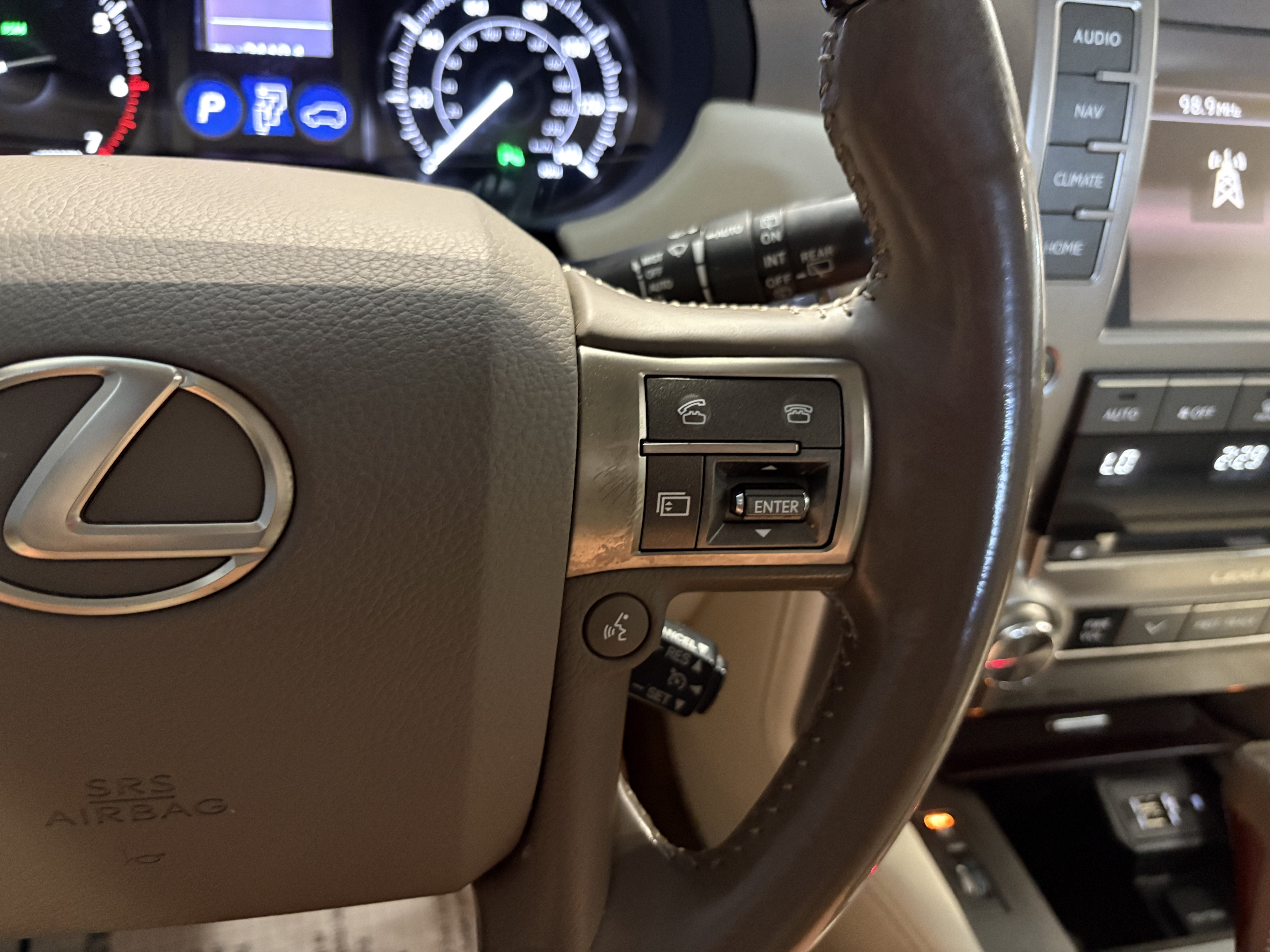 Used 2016 Lexus GX 460 w/ Premium Package AWD/4WD image 25