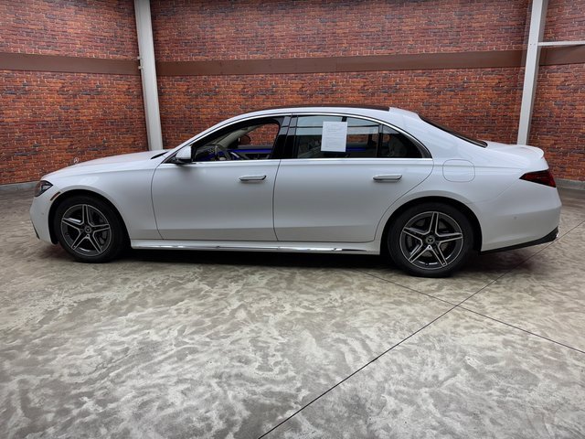 Used 2025 Mercedes-Benz S 580e S 580e image 2