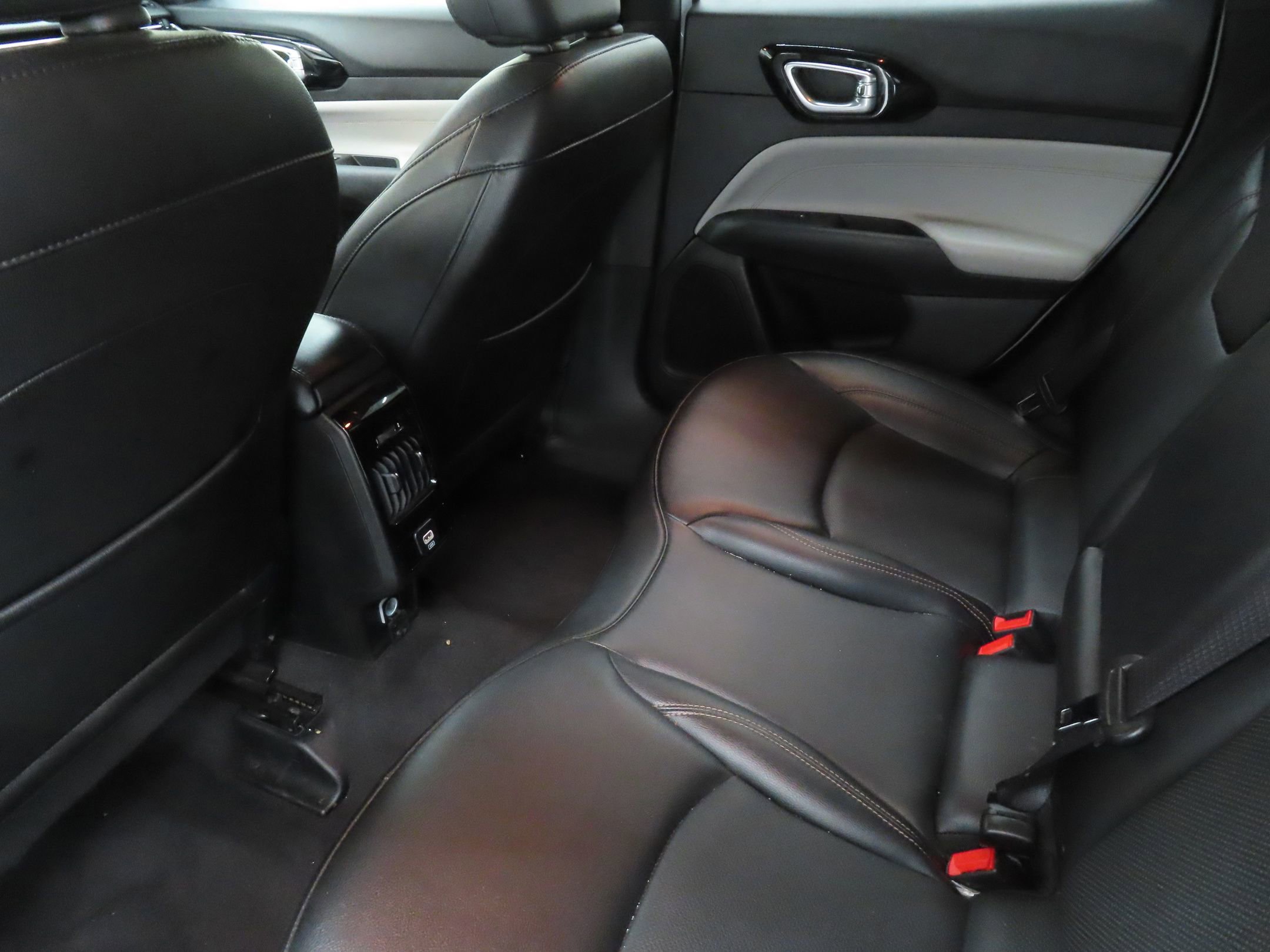 Used 2023 Jeep Compass Limited image 20