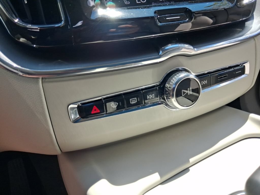 Certified 2024 Volvo XC60 B5 Core w/ Protection Package Premier AWD/4WD image 25