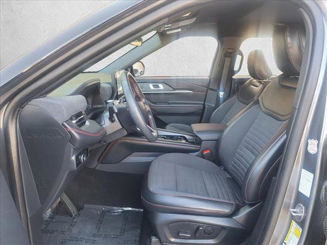 Used 2025 Ford Explorer ST-Line w/ ST-Line Street Pack image 11