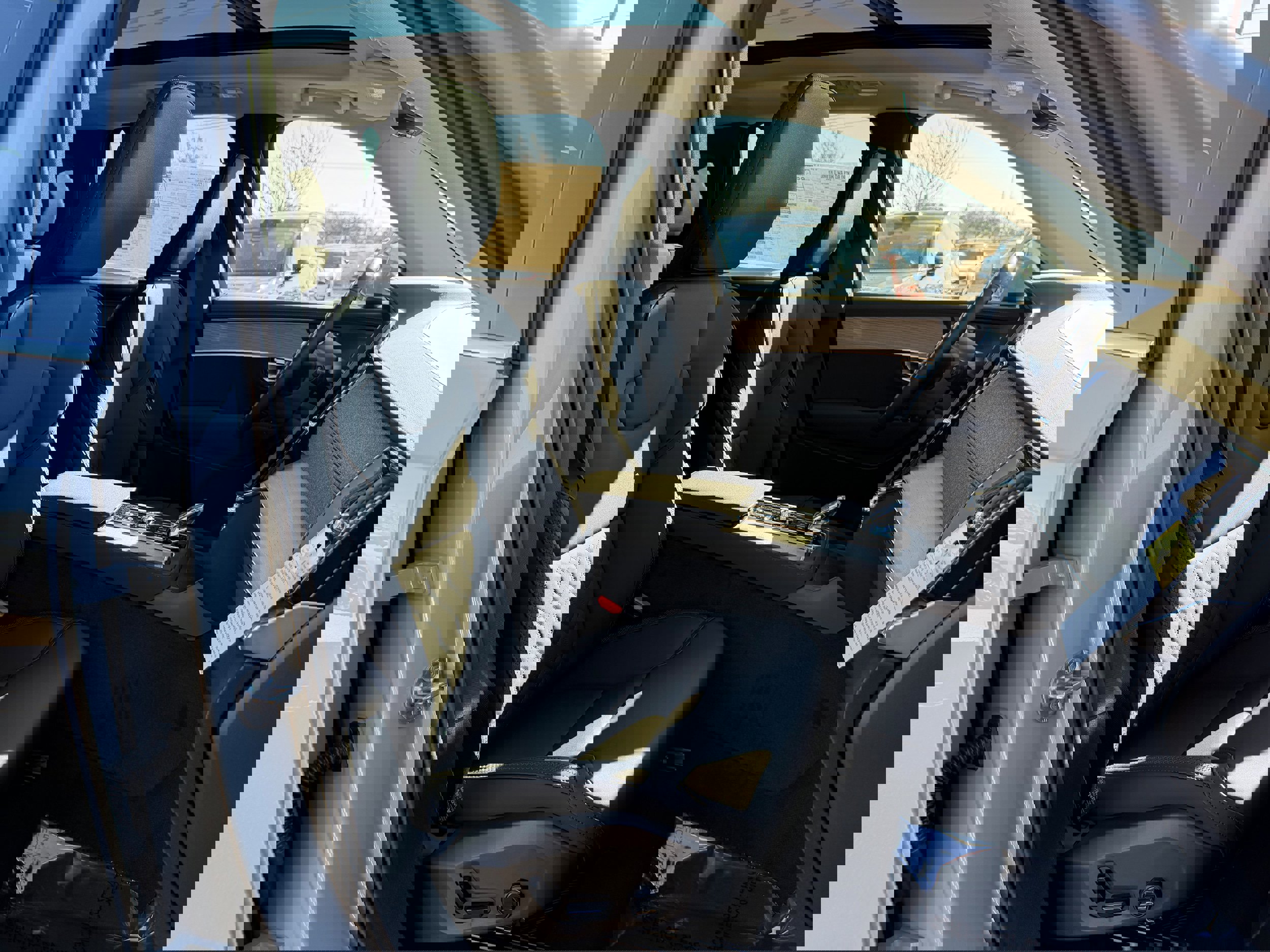 New 2026 Volvo XC90 B6 Plus w/ Protection Package Premier image 8