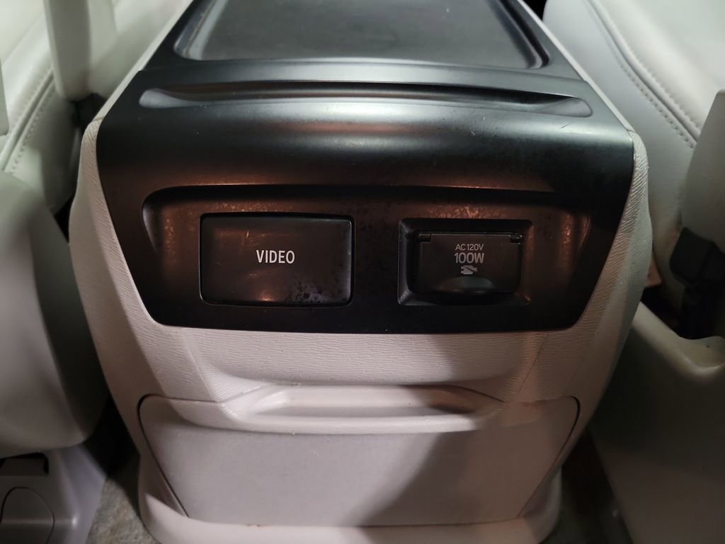 Used 2014 Toyota Sienna XLE image 28