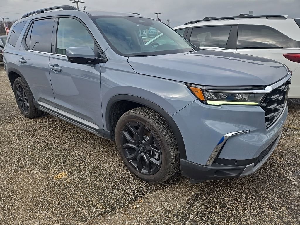 Used 2025 Honda Pilot Touring image 6