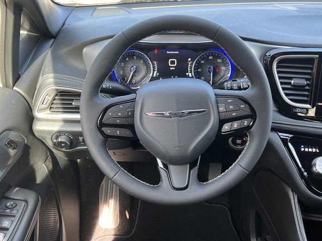 New 2026 Chrysler Pacifica Limited image 19