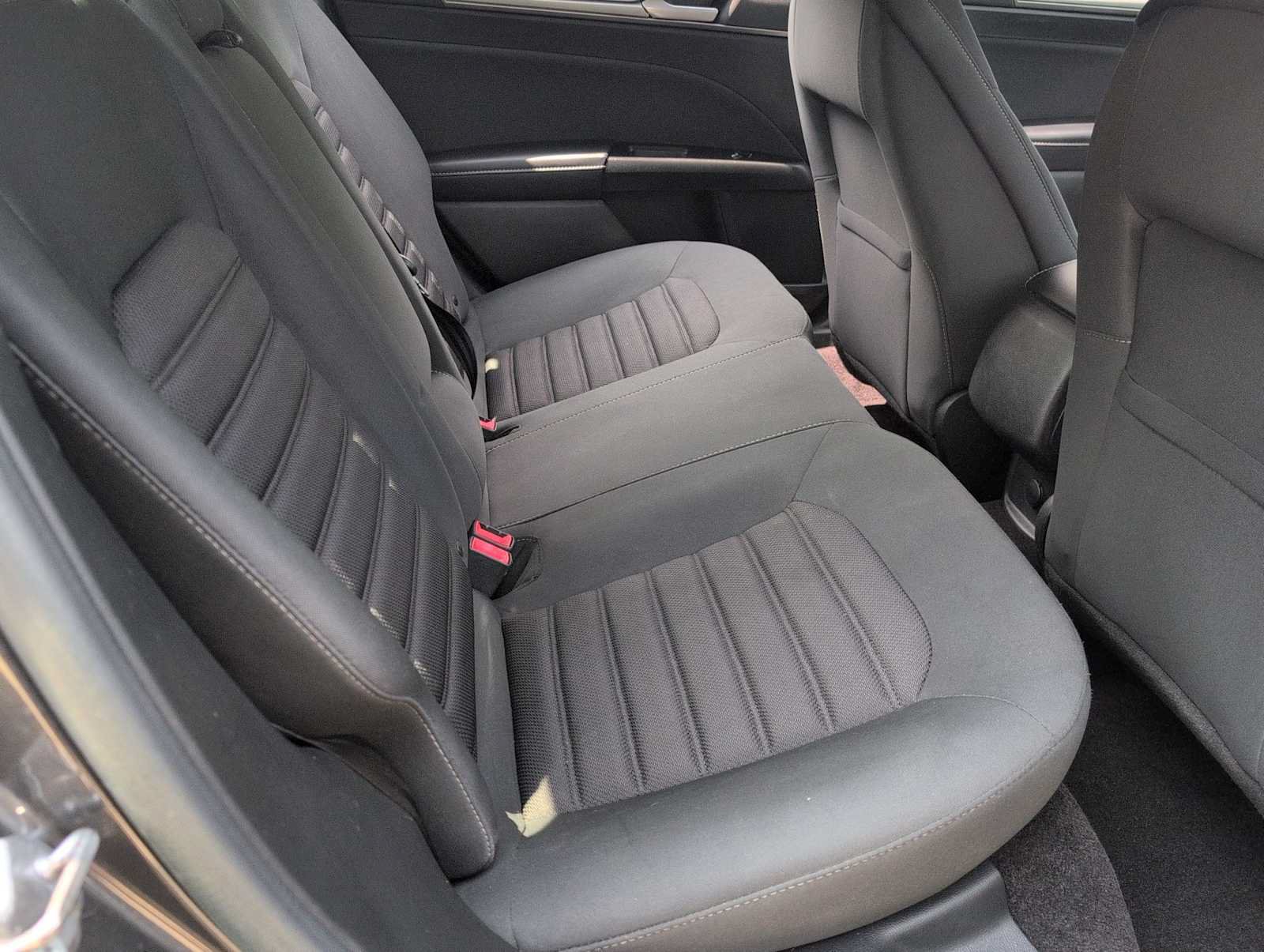 Used 2017 Ford Fusion SE FWD image 20