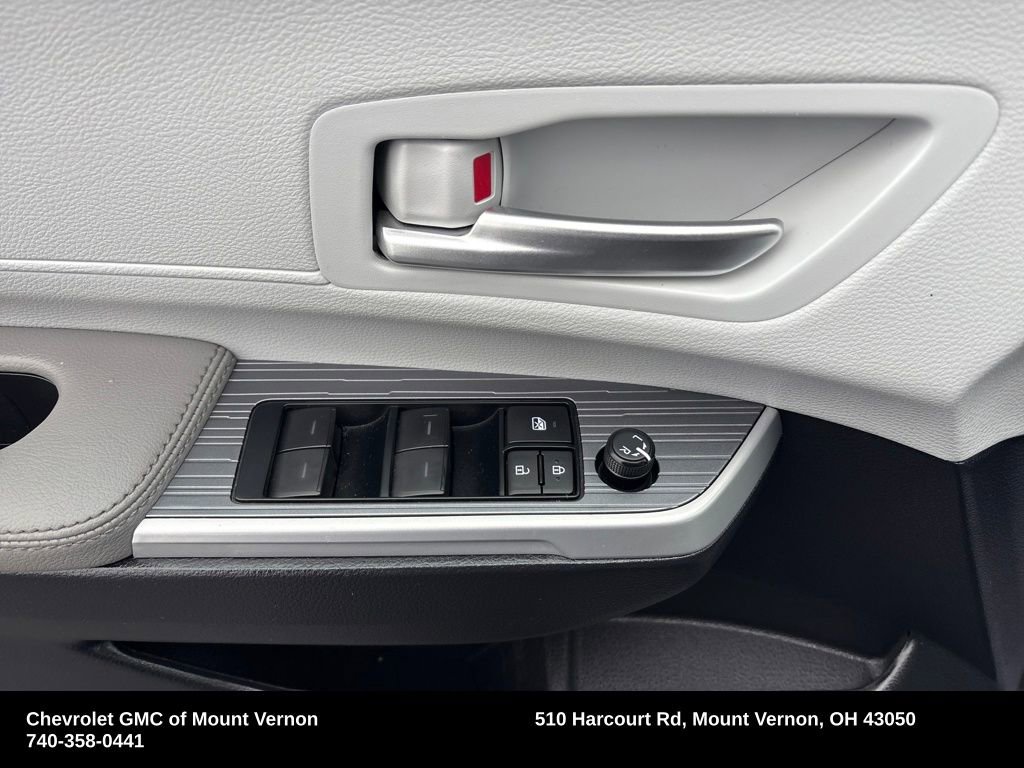 Used 2025 Toyota Sienna XLE image 12