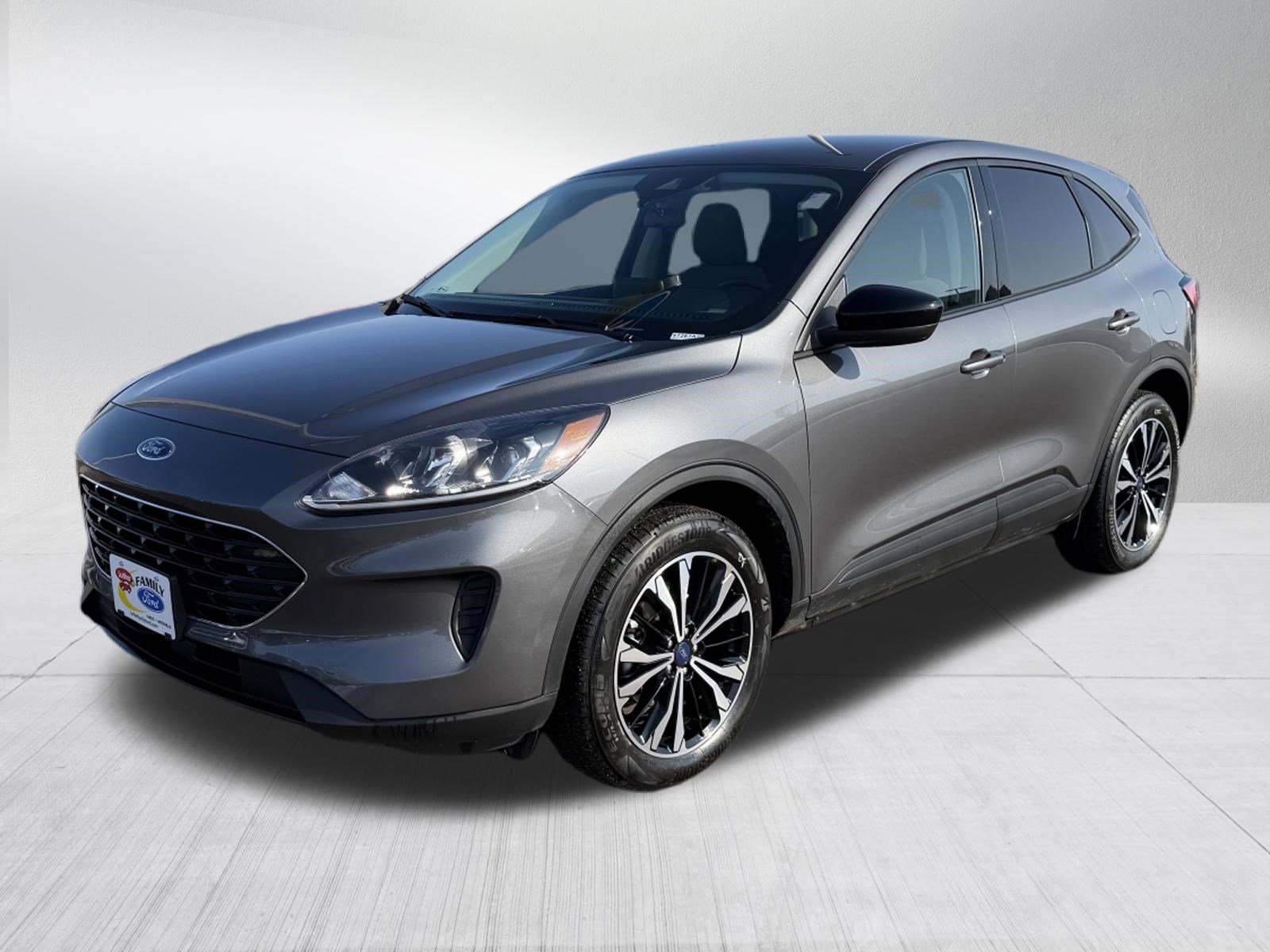 Certified 2022 Ford Escape SE w/ SE Sport Appearance Package image 3