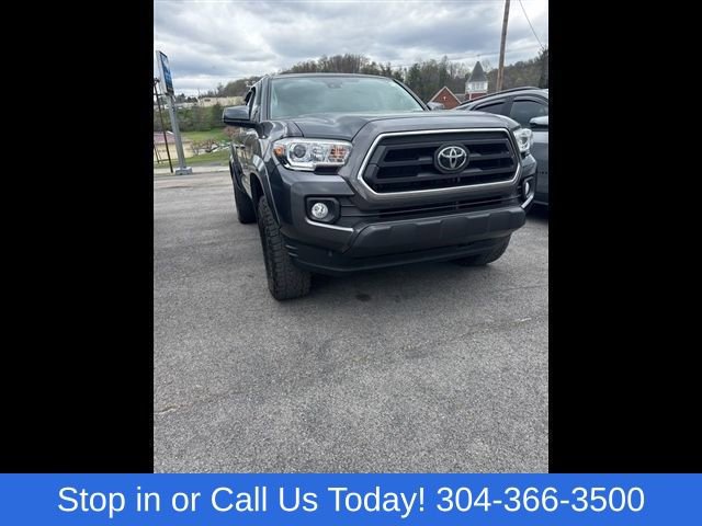 Used 2022 Toyota Tacoma SR5 AWD/4WD image 11