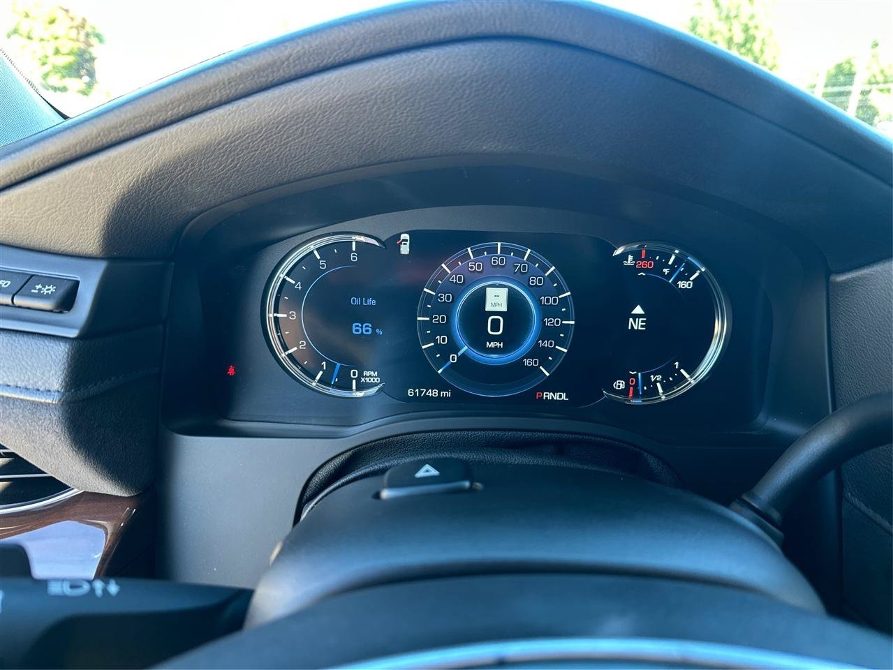Used 2018 Cadillac Escalade Luxury AWD/4WD image 17