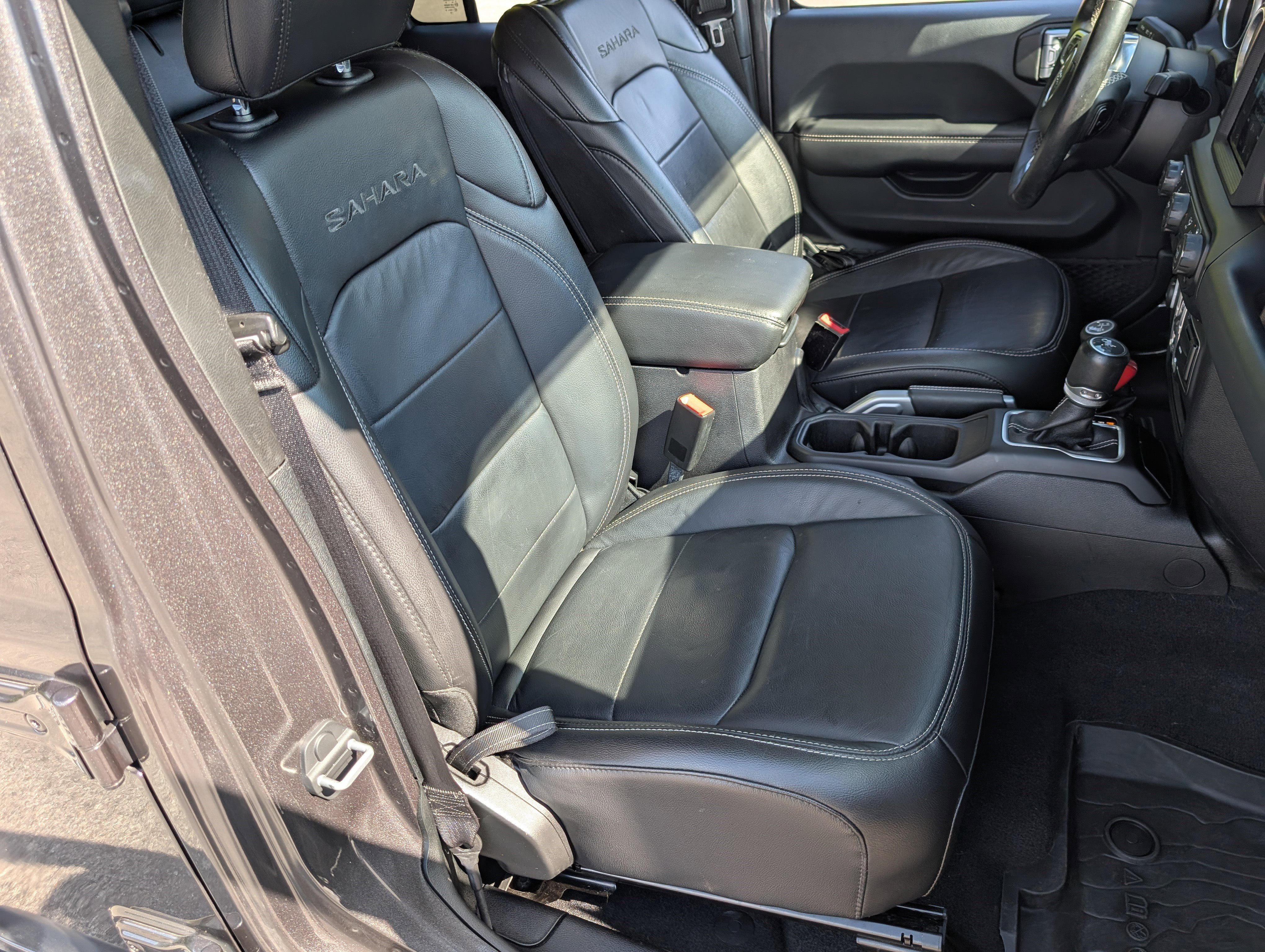 Used 2018 Jeep Wrangler Unlimited Sahara AWD/4WD image 20