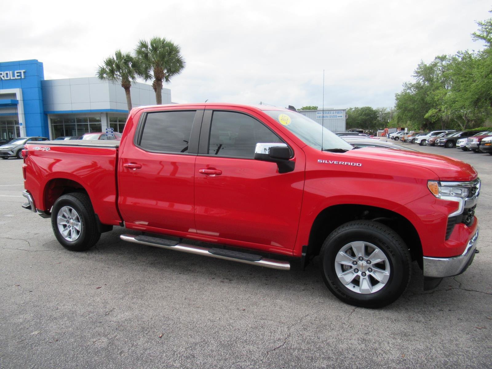 Used 2025 Chevrolet Silverado 1500 LT AWD/4WD image 5