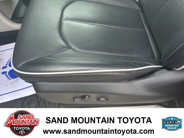 Used 2024 Chrysler Pacifica Limited image 15