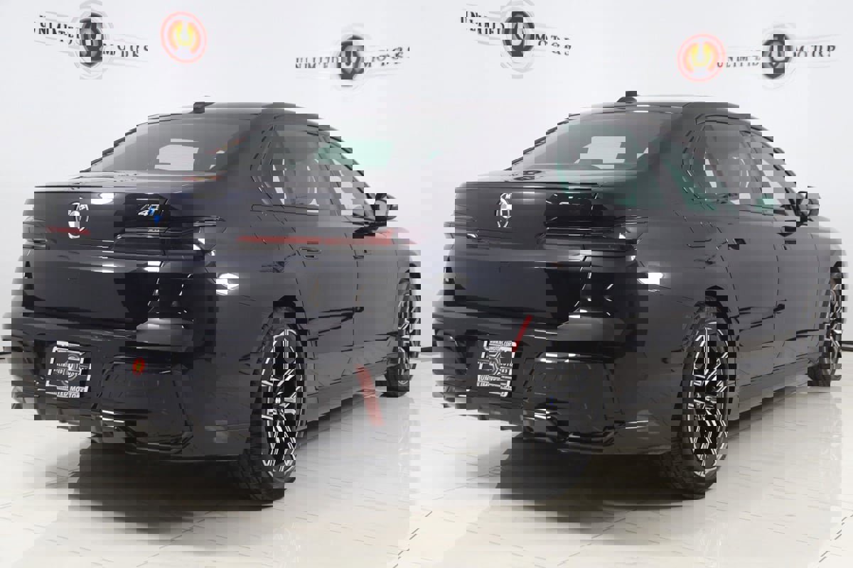 Used 2023 BMW 740i w/ Parking Assistance Package image 3