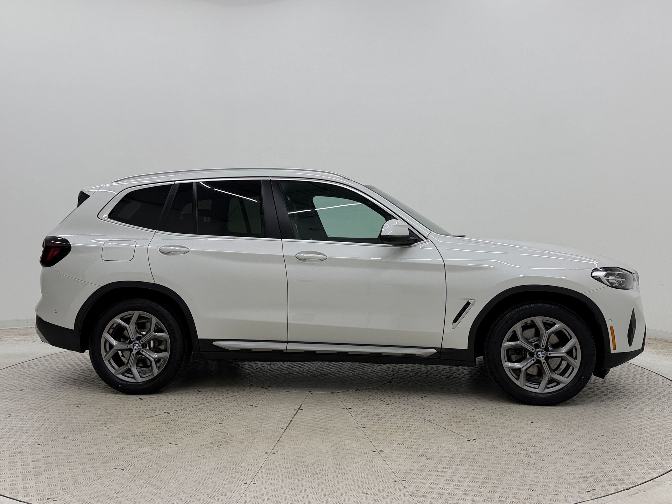 Used 2024 BMW X3 sDrive30i w/ Premium Package RWD image 8