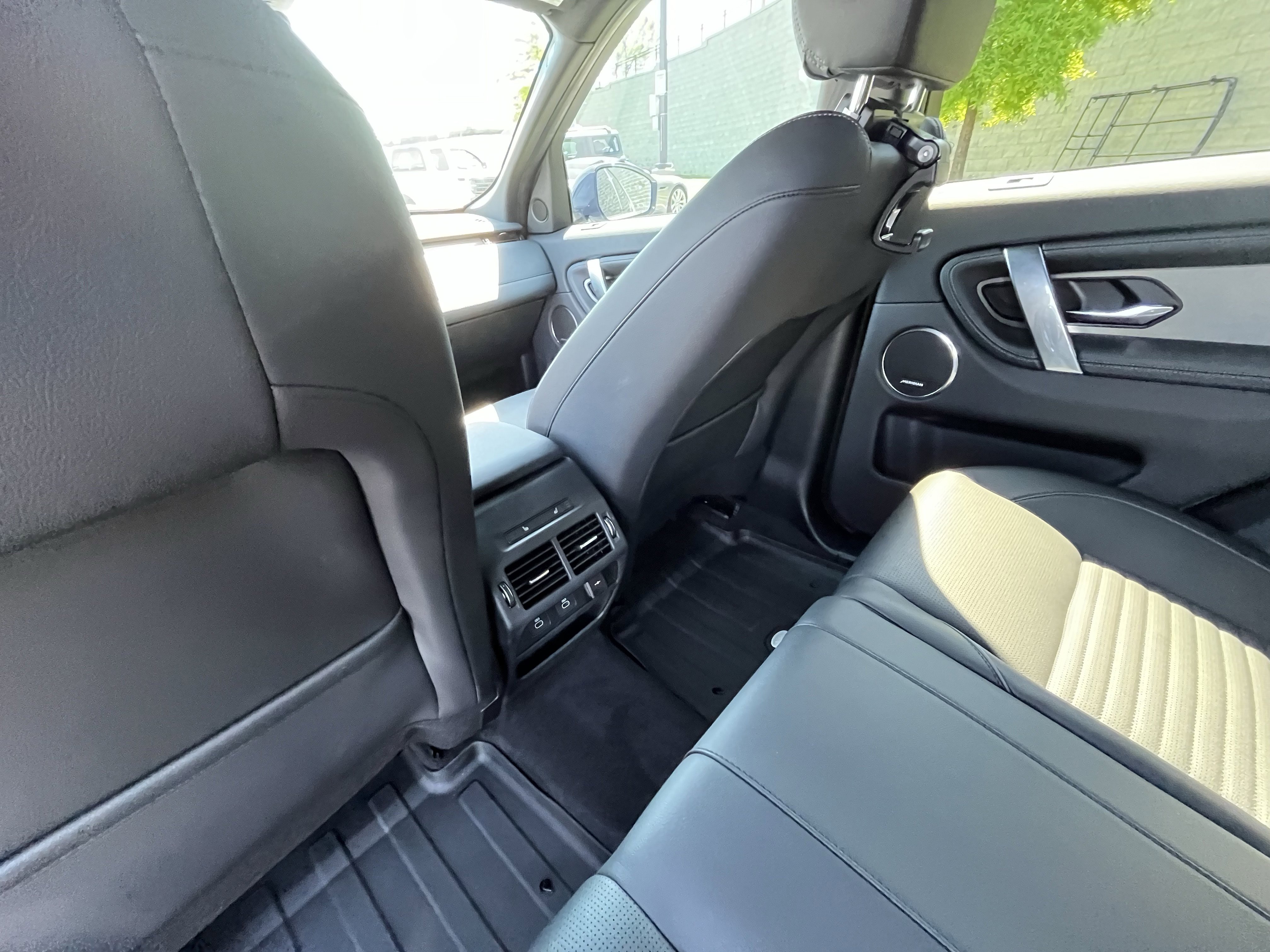 Certified 2025 Land Rover Discovery Sport Dynamic SE image 31