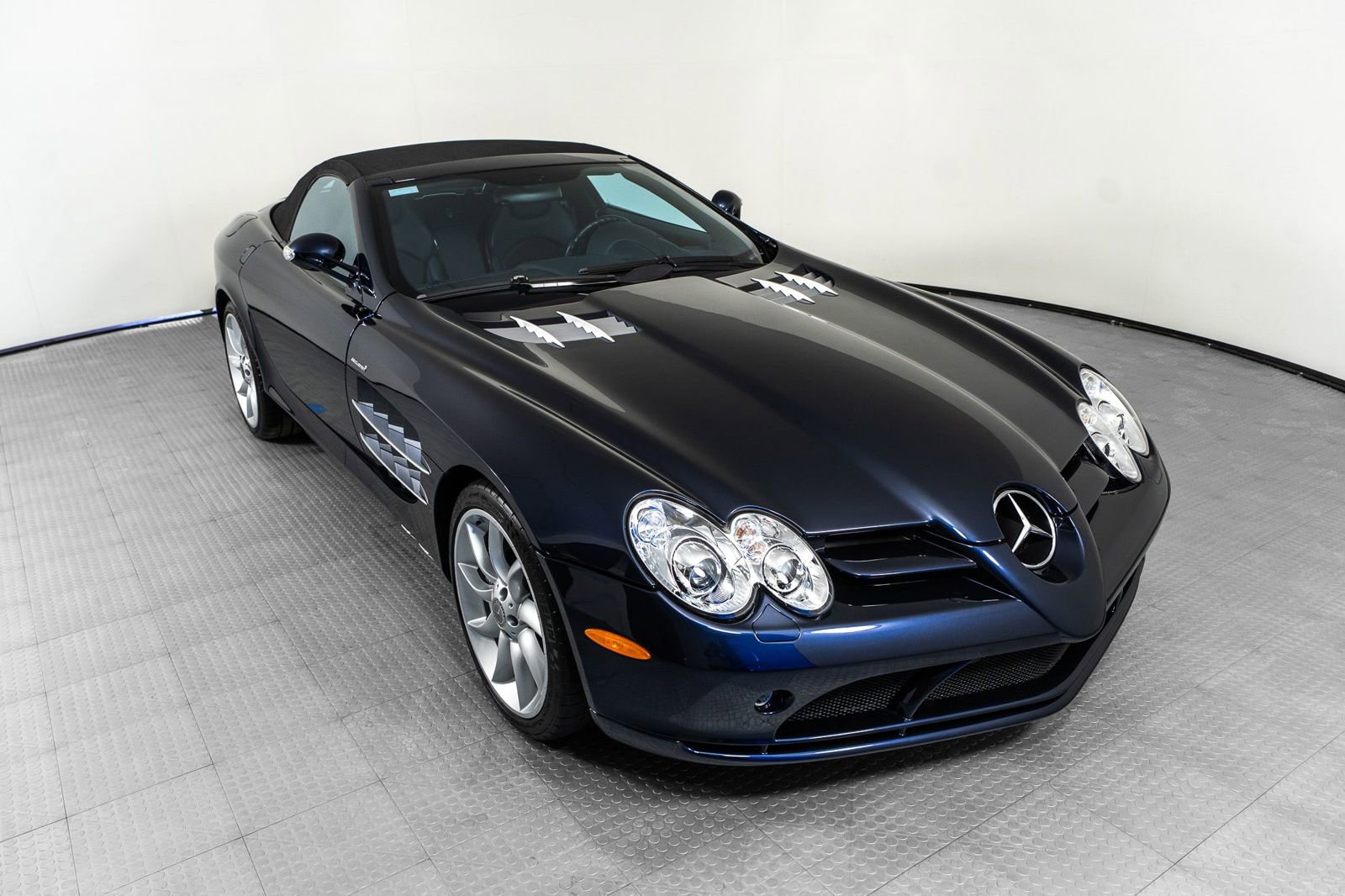 Used 2008 Mercedes-Benz SLR image 12