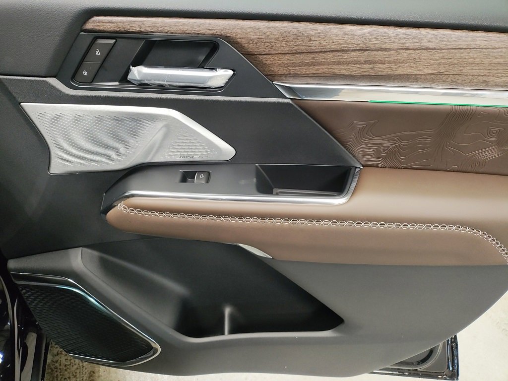 New 2026 GMC Acadia Denali Ultimate w/ LPO, Floor Liner Package image 9