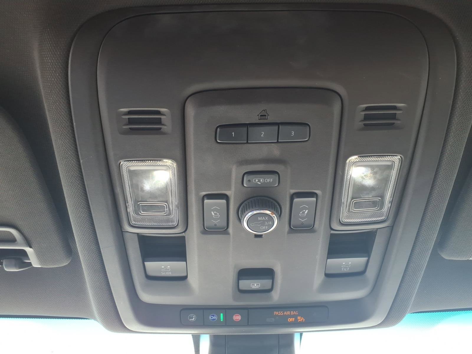 Used 2022 GMC Yukon SLT w/ SLT Premium Package image 18