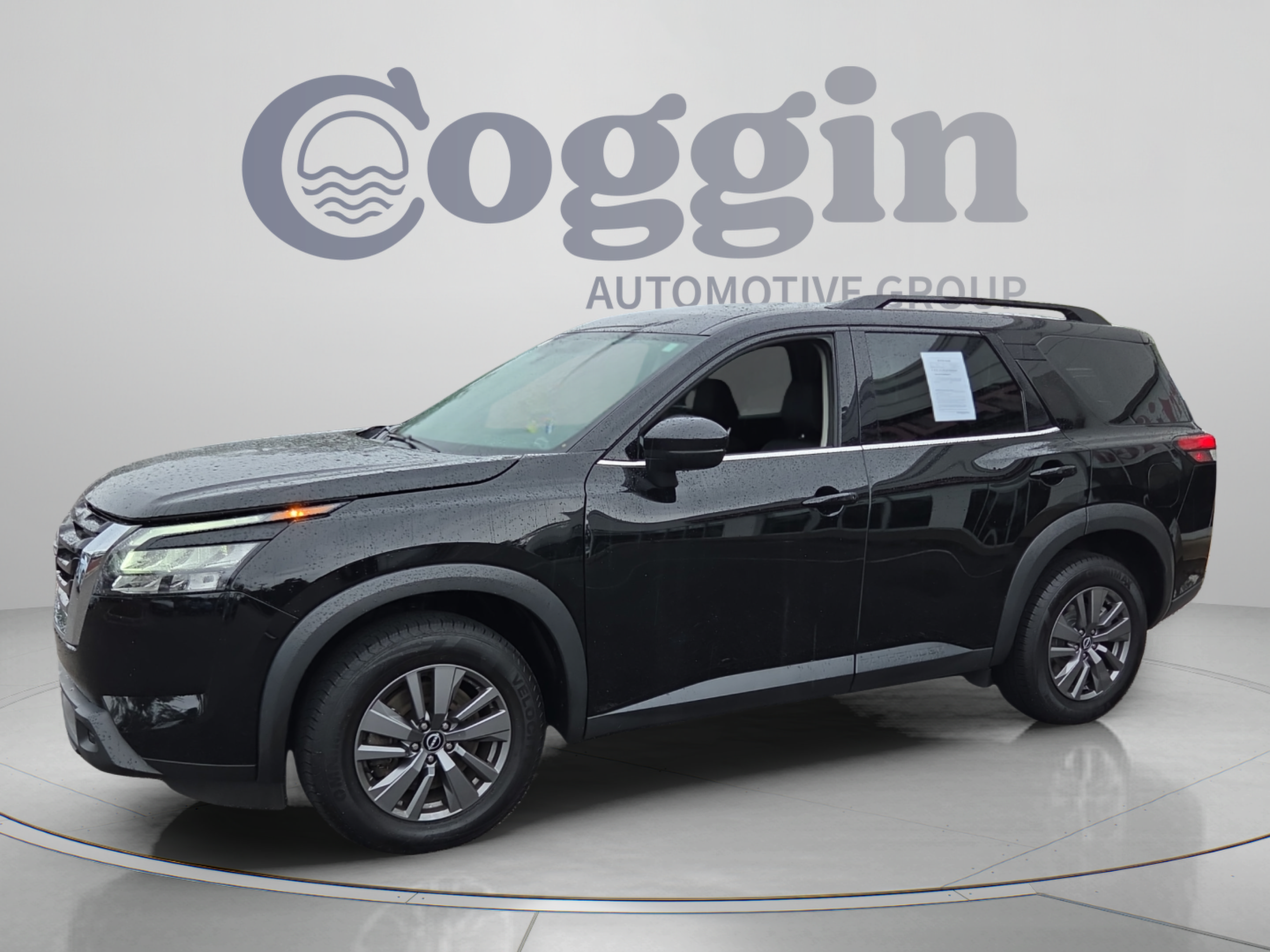 Used 2024 Nissan Pathfinder SV FWD image 1