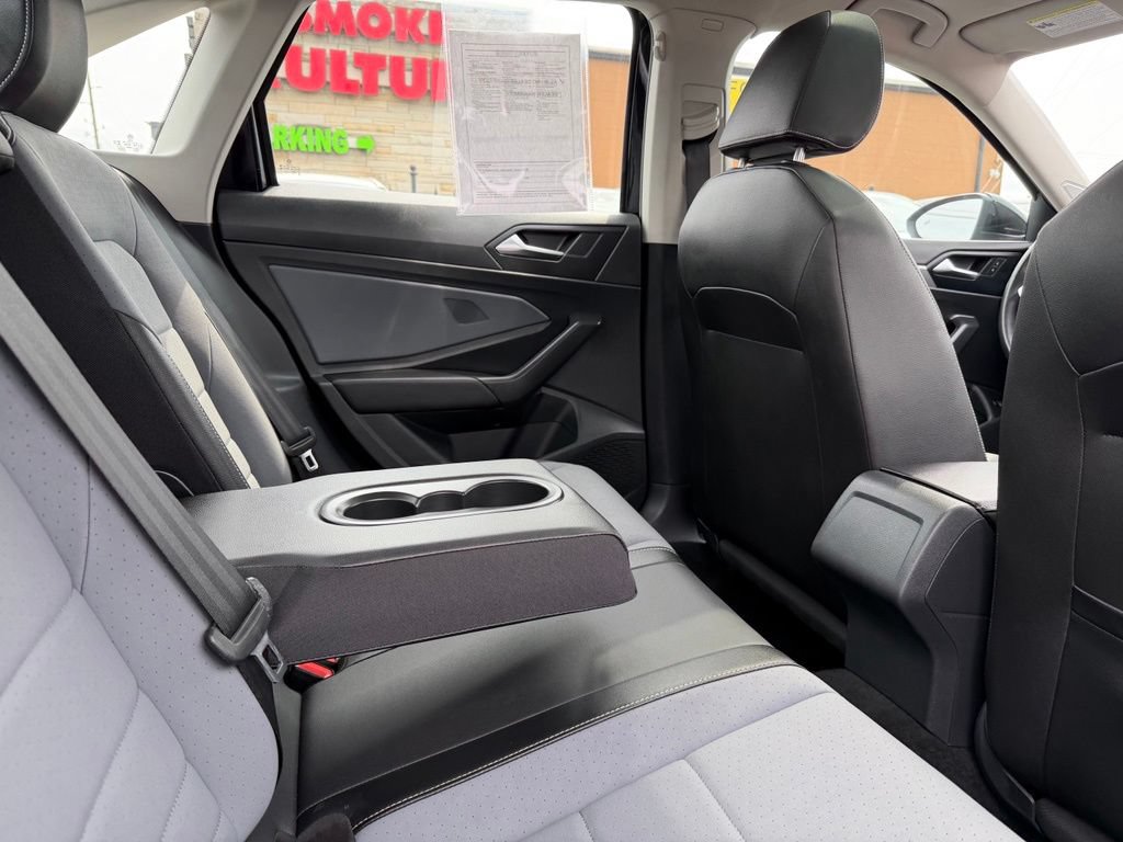 Used 2025 Volkswagen Jetta SE FWD image 24