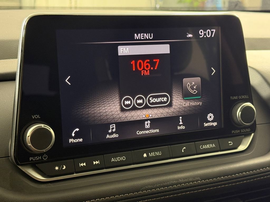 Used 2025 Nissan Rogue SV image 13