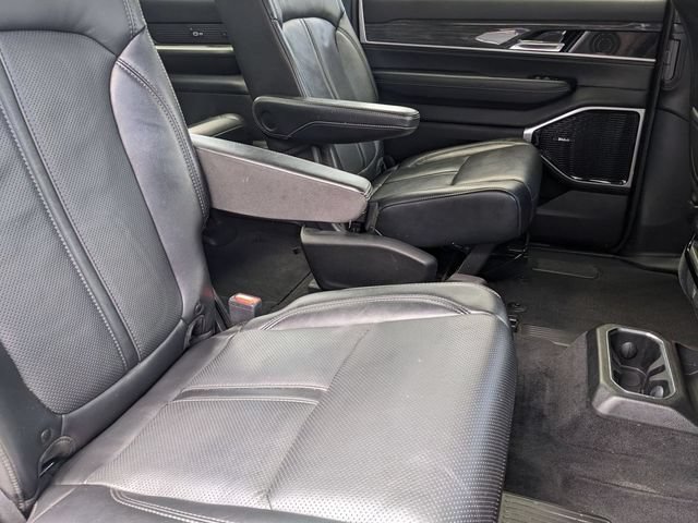 Used 2022 Jeep Wagoneer Series III w/ Premium Group I AWD/4WD image 30