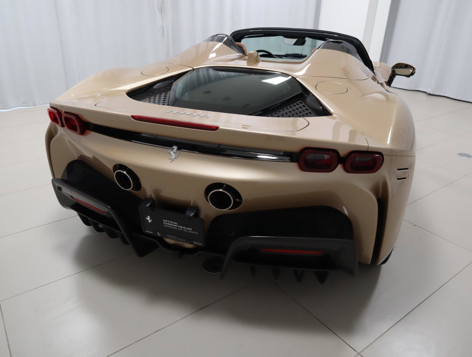 Used 2022 Ferrari SF90 Spider image 11