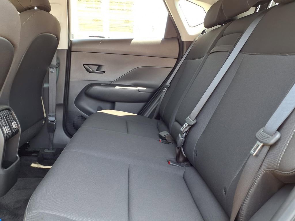 Used 2025 Hyundai Kona SEL FWD image 11