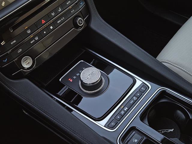 Used 2020 Jaguar F-PACE Prestige image 16