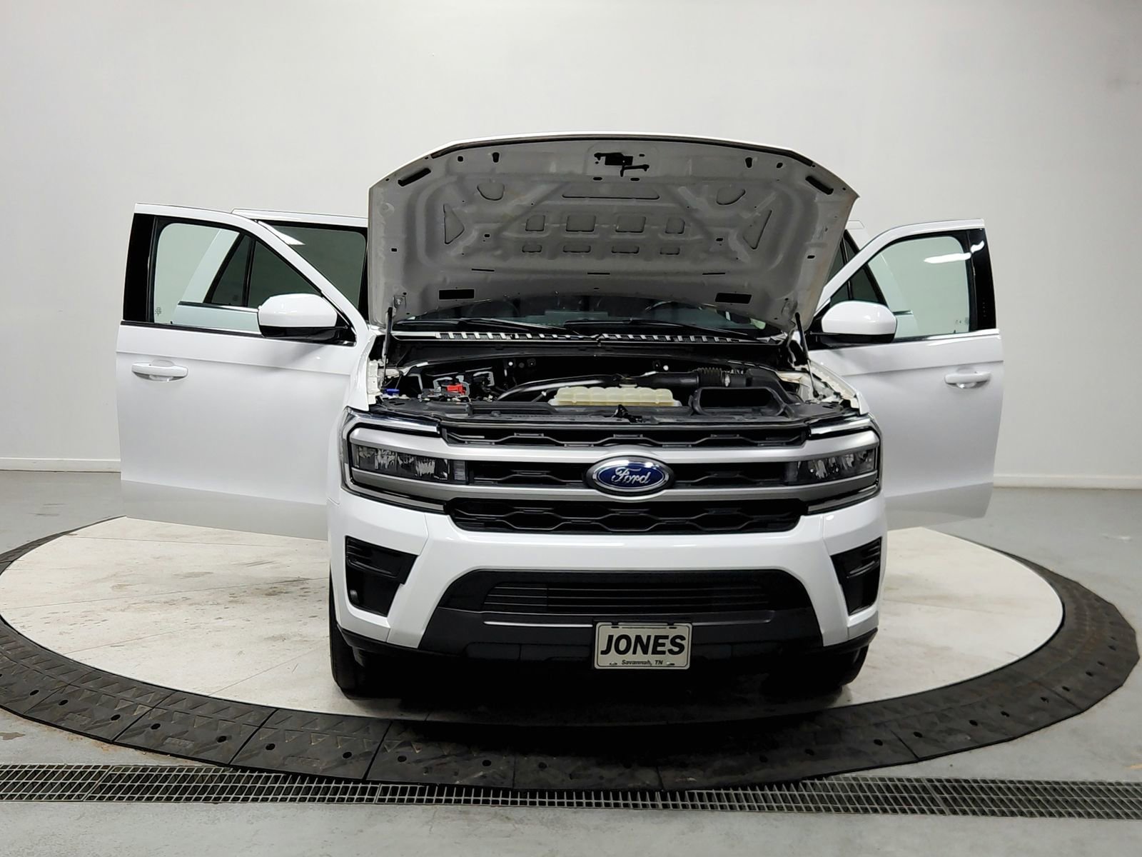 Used 2024 Ford Expedition XLT image 10