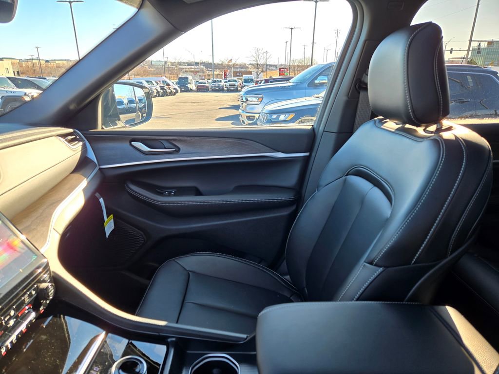 New 2025 Jeep Grand Cherokee Limited image 23