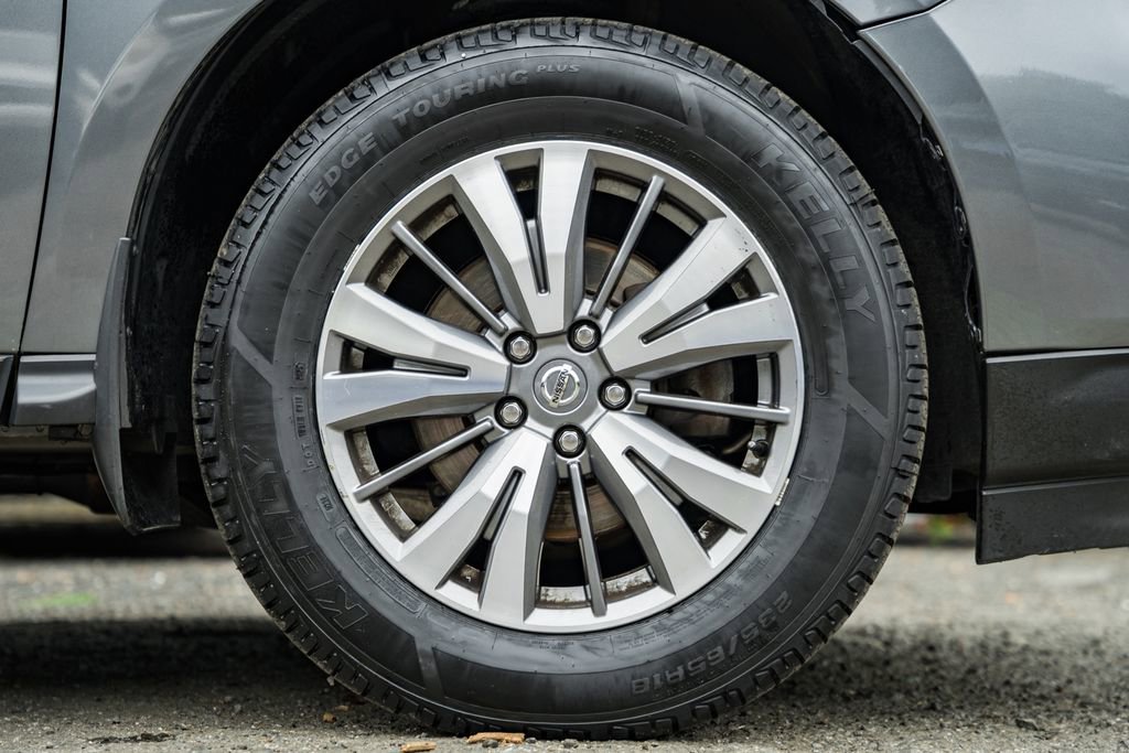 Used 2020 Nissan Pathfinder SV image 13