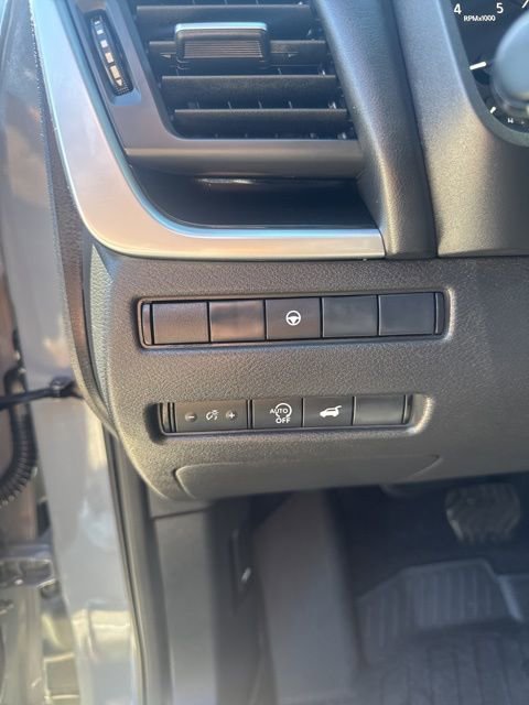 Used 2025 Nissan Rogue SV image 11