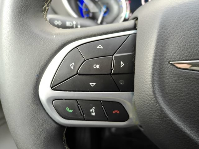 Used 2024 Chrysler Pacifica Touring-L FWD image 41