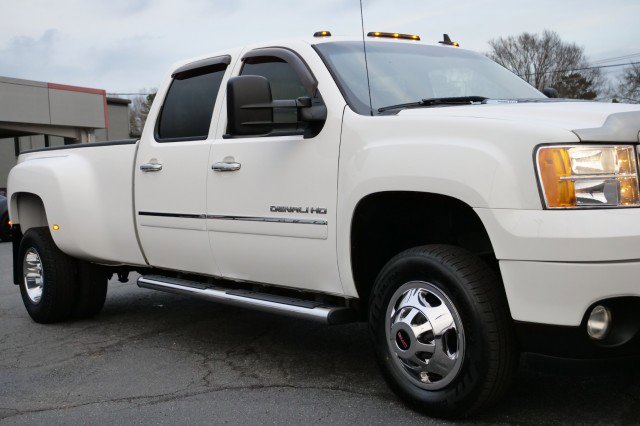 Used 2011 GMC Sierra 3500 Denali image 31
