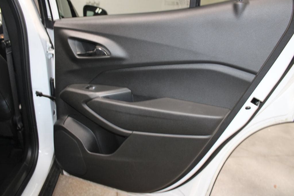 Used 2025 Chevrolet Trax LT FWD image 31