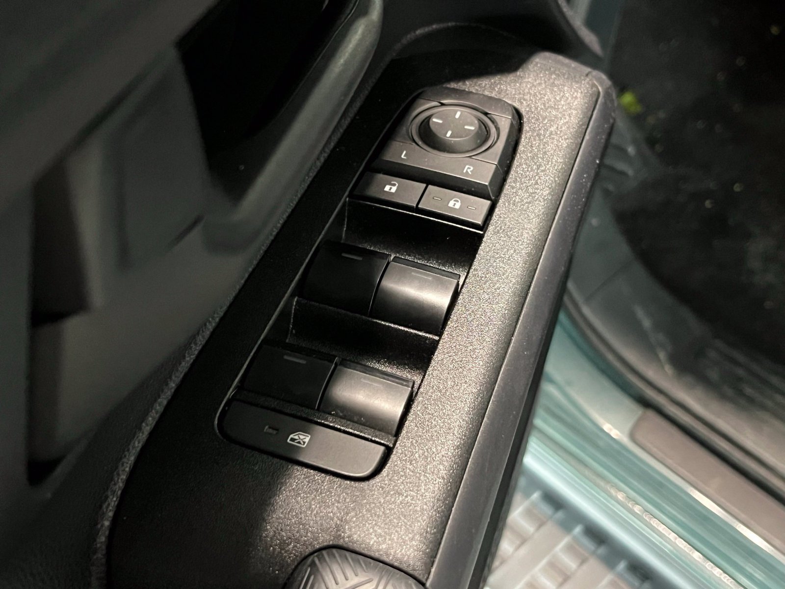 Used 2025 Toyota 4Runner TRD Off-Road AWD/4WD image 36