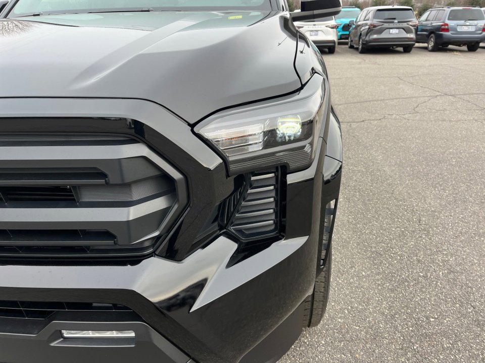 Certified 2025 Toyota Tacoma SR5 image 30