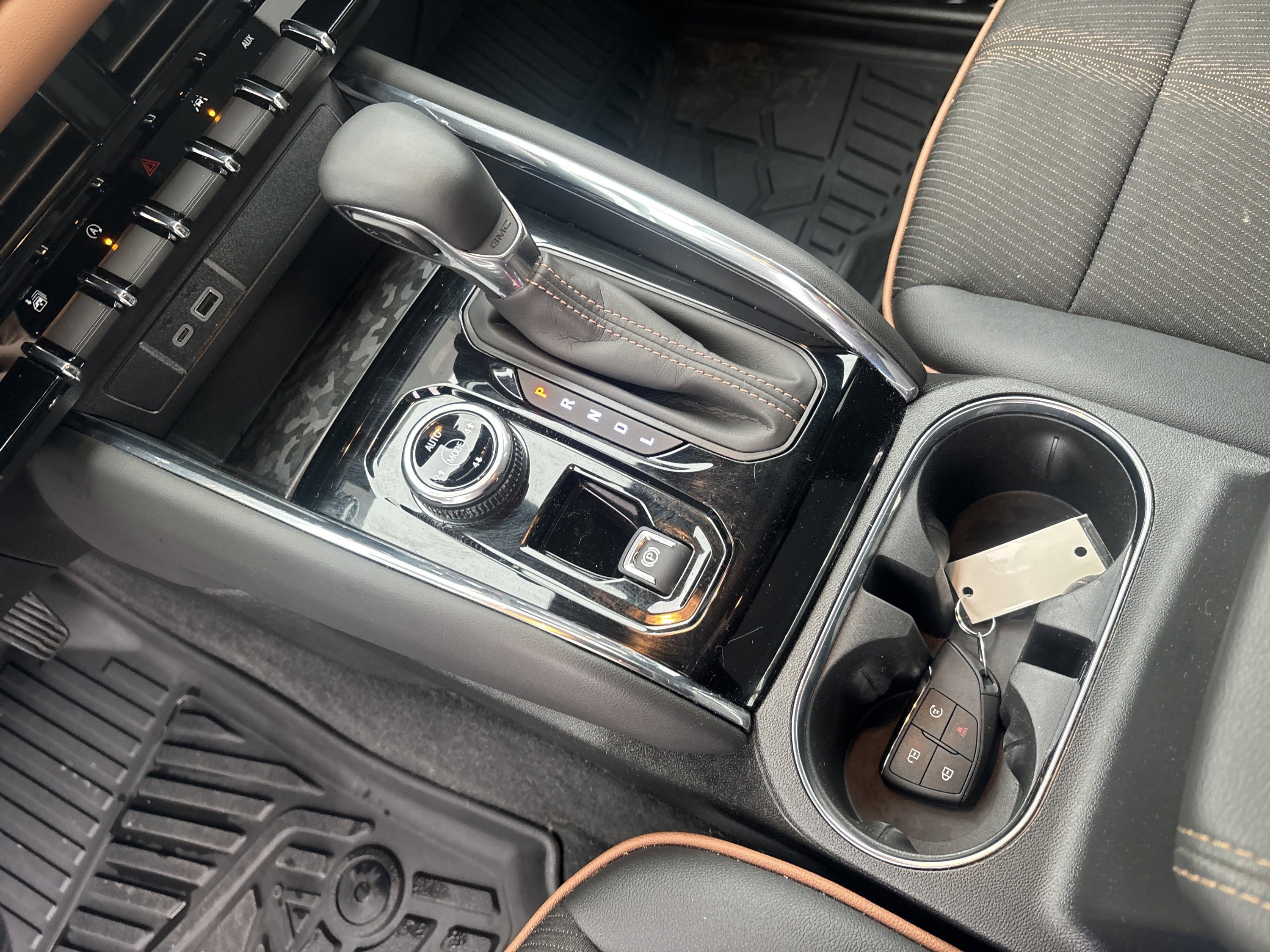 Used 2024 GMC Canyon AT4 w/ Technology Package image 15