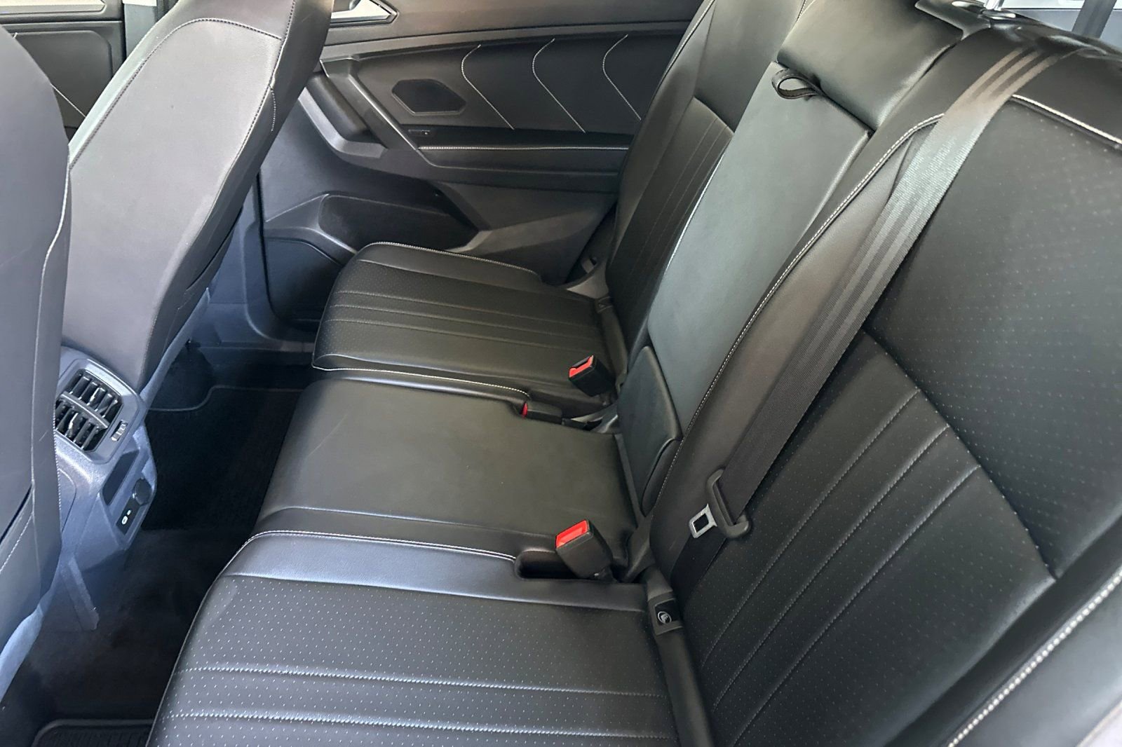 Used 2022 Volkswagen Tiguan SE FWD image 13