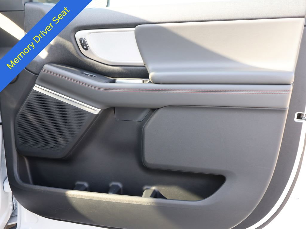 Certified 2025 Ford Expedition Active image 9