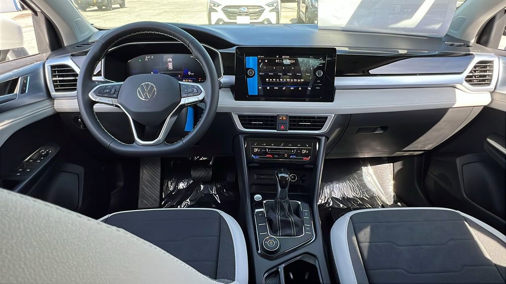 New 2026 Volkswagen Taos SE image 18