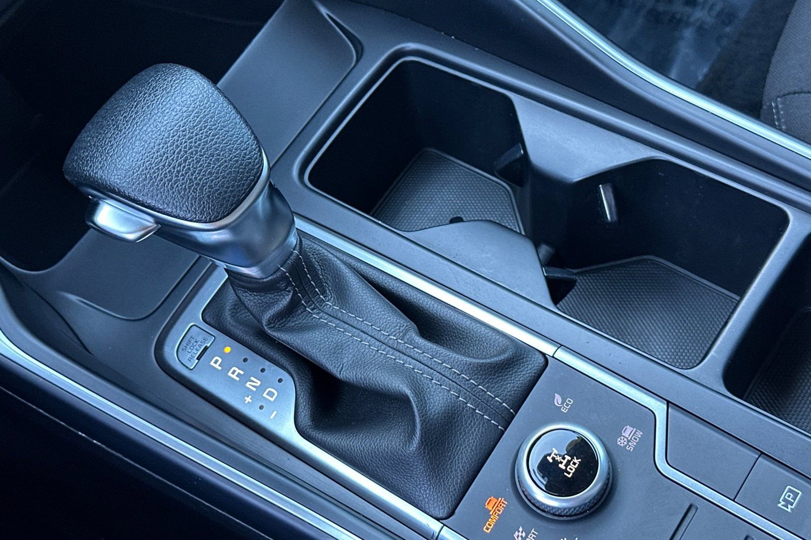 Used 2022 Kia Sorento LX image 25