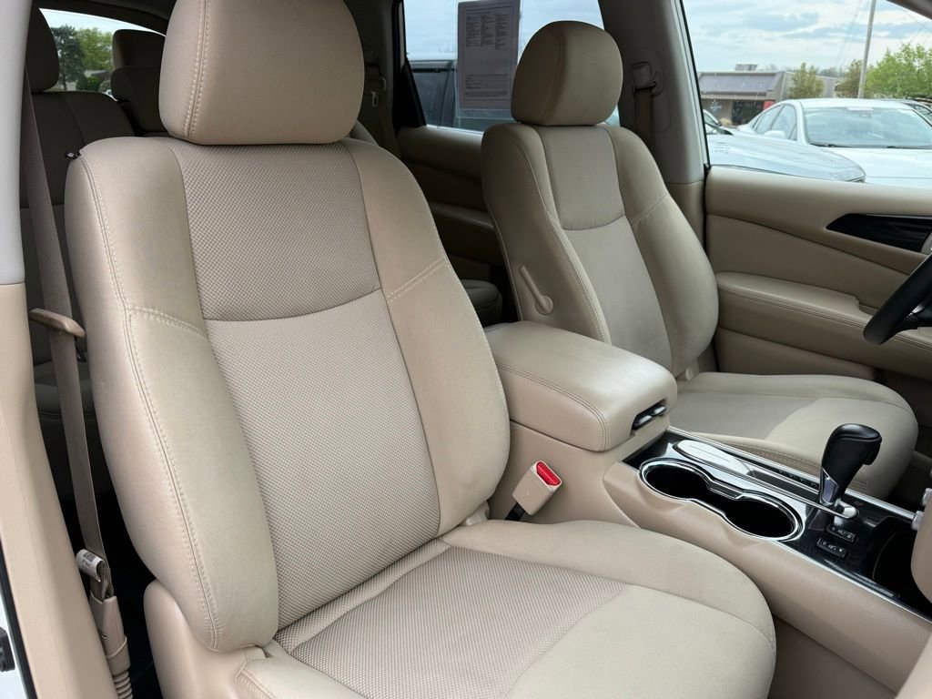 Used 2018 Nissan Pathfinder SV w/ SV Tech Package FWD image 16