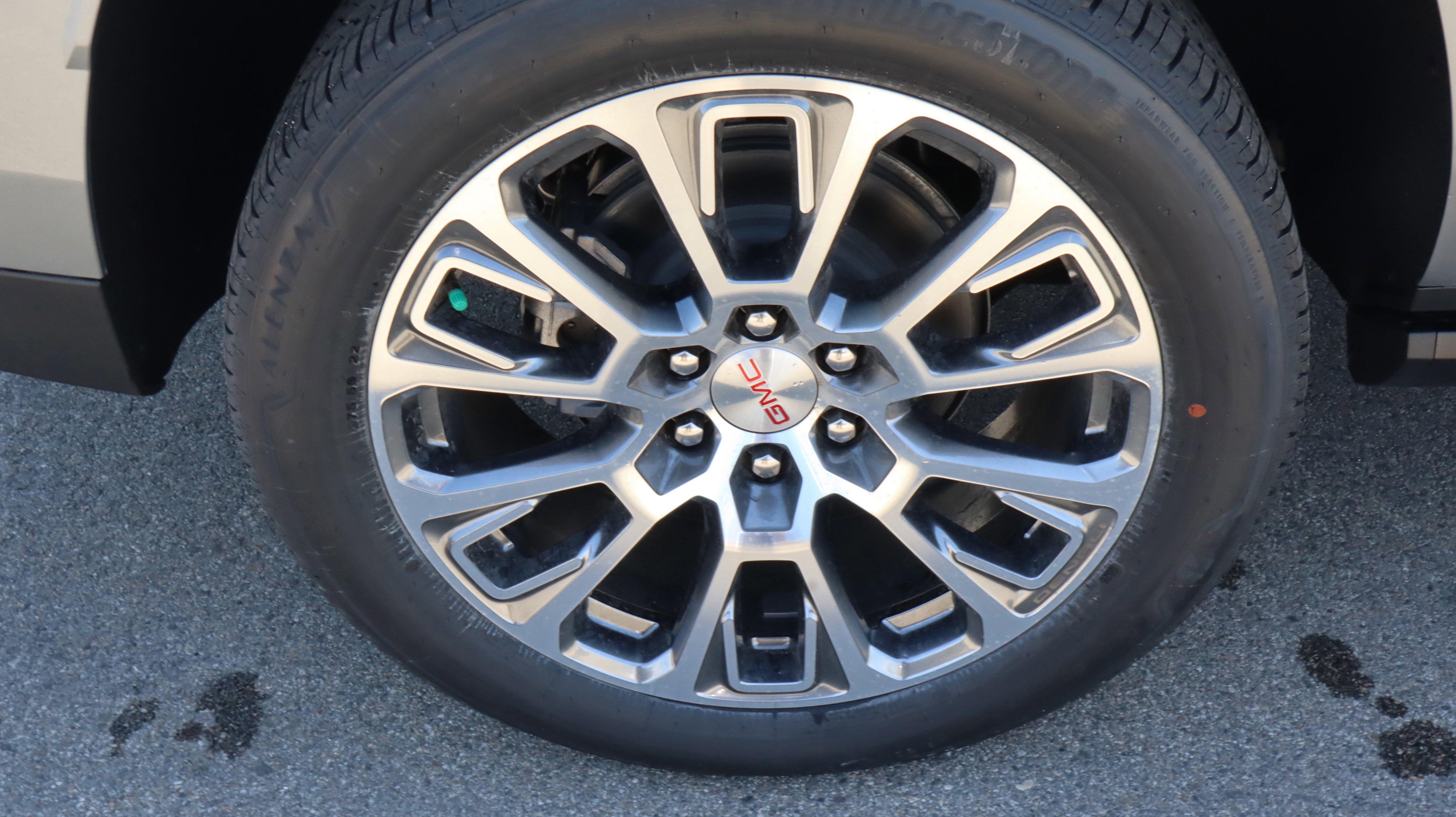 New 2026 GMC Yukon Denali w/ Denali Reserve Package AWD/4WD image 17