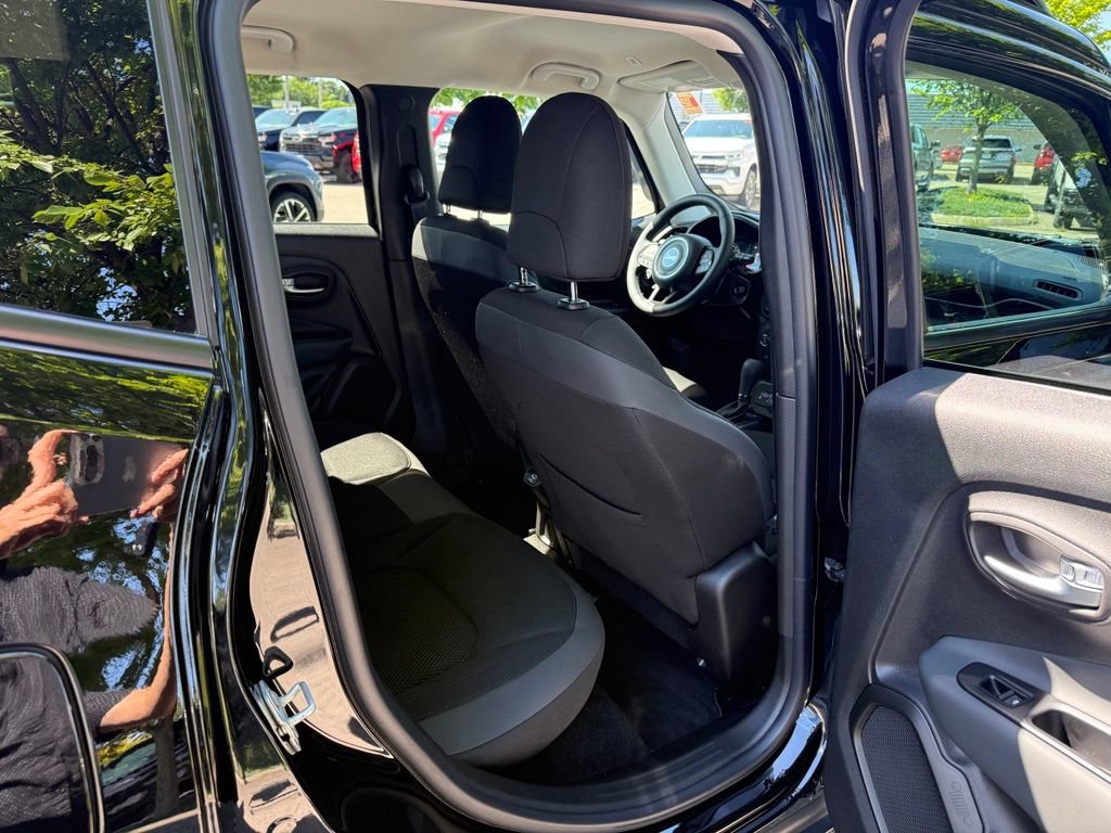 Used 2020 Jeep Renegade Altitude AWD/4WD image 14
