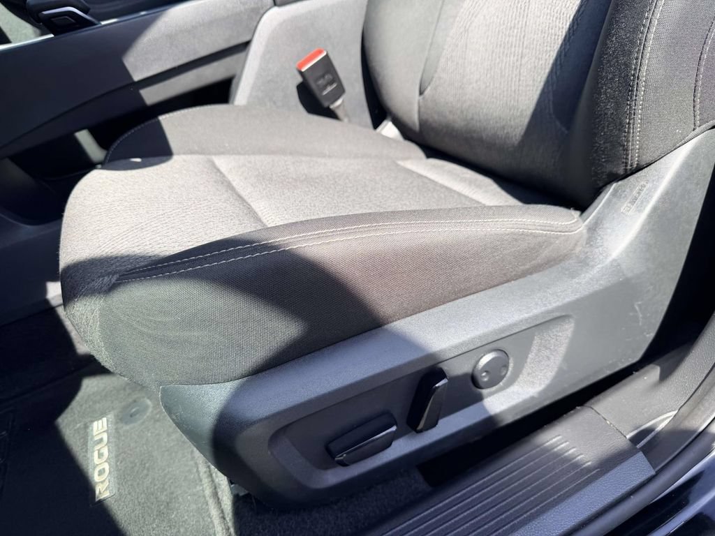 Used 2024 Nissan Rogue SV FWD image 14
