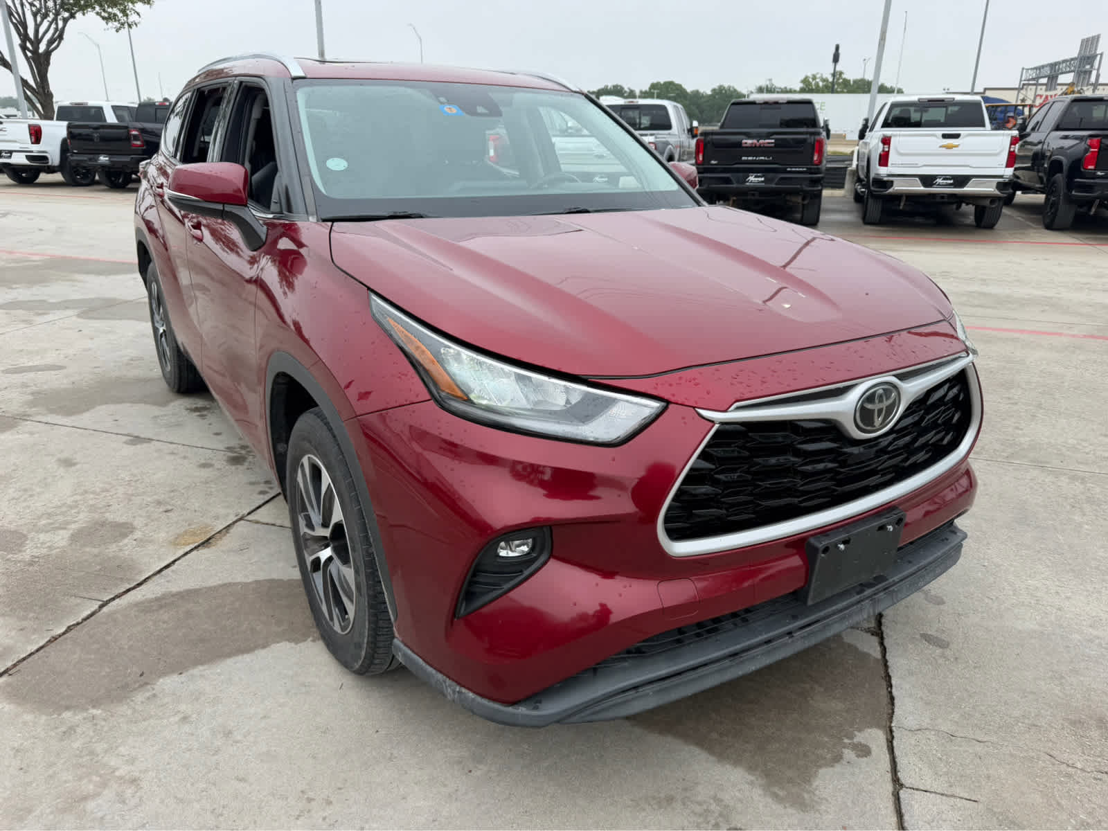 Used 2020 Toyota Highlander XLE FWD image 5